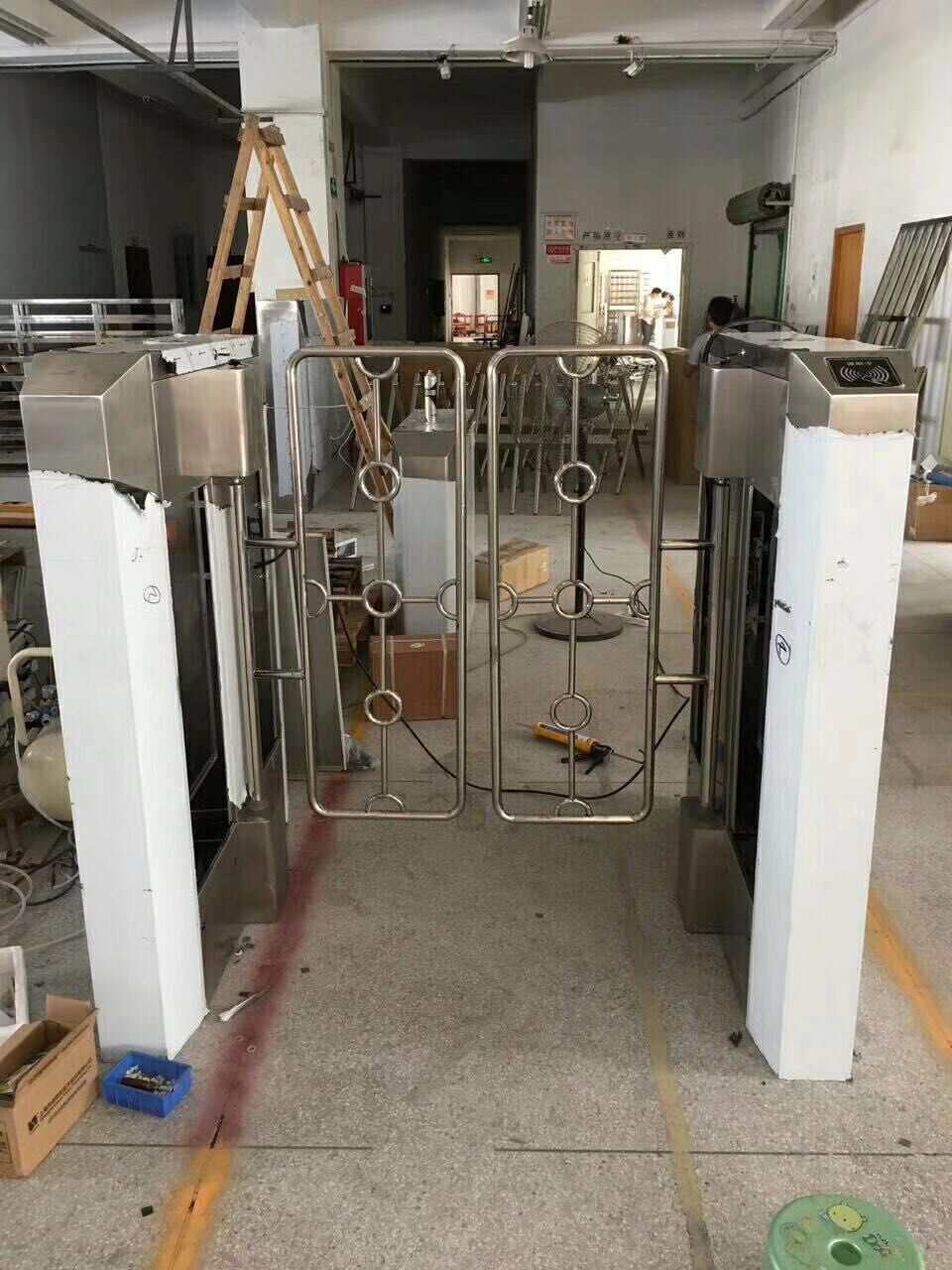 防跨越摆闸